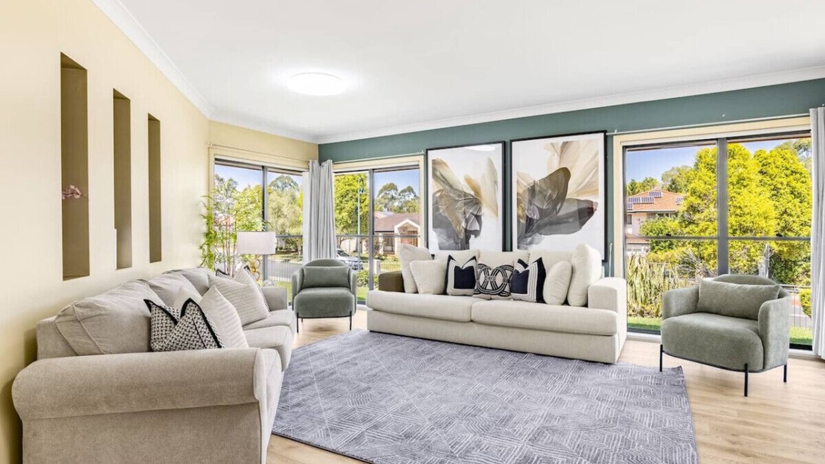 Carindale House | Bauhaus Design 5 Bedrooms Home at Carindale