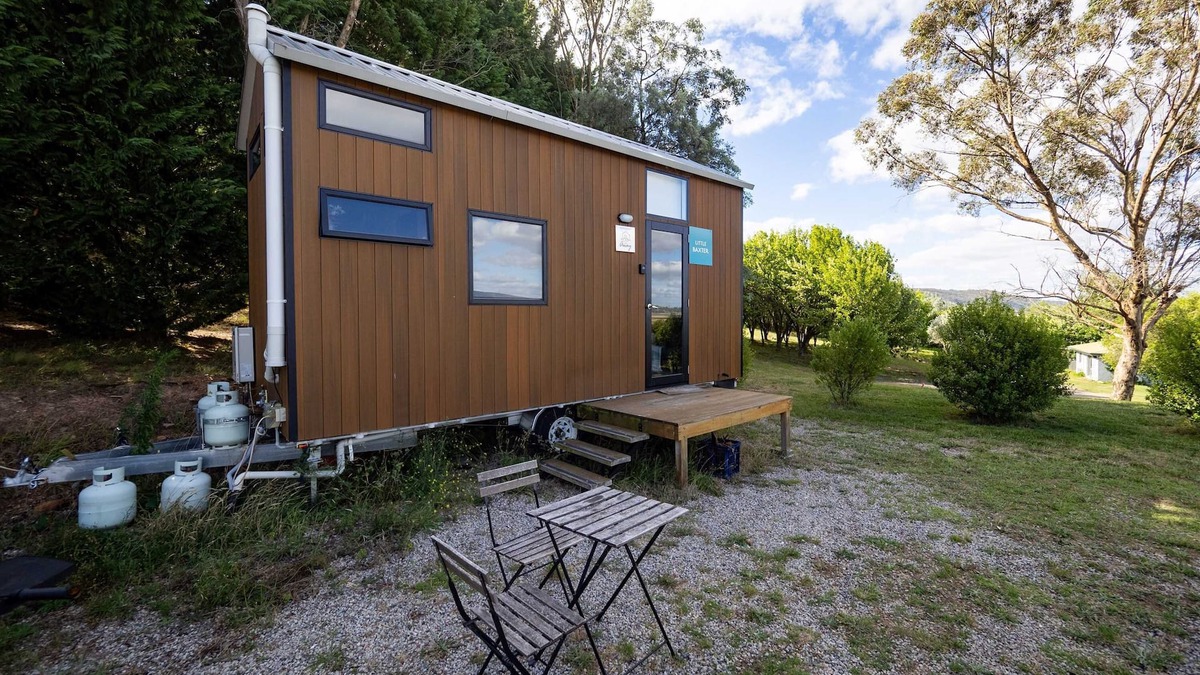 Lake George House | Baxter at Lake George Winery by Tiny Away