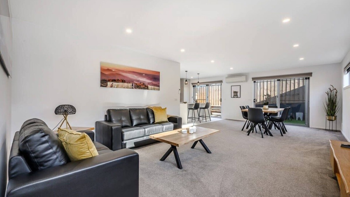 Blackmans Bay Villa | "Bay Abode" New Unit 2 Bed 2 Bath. 15 min to CBD