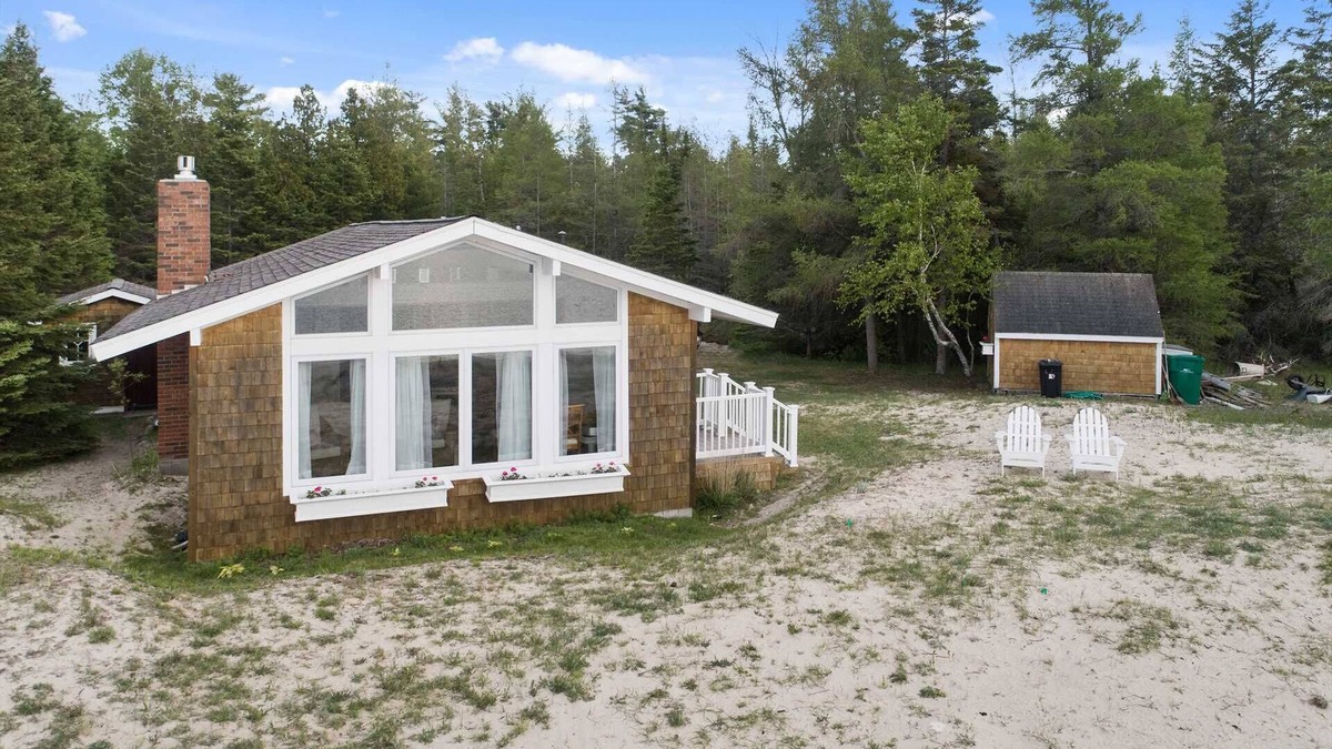 Carp Lake Cottage | Bay Breeze Cottage on Lake Michigan