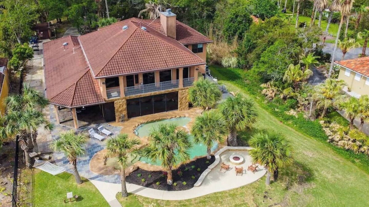 Clear Lake Shores House | Bay Breeze Estate - Heated Pools, Private Pier, Near Boardwalk & Prime Location!
