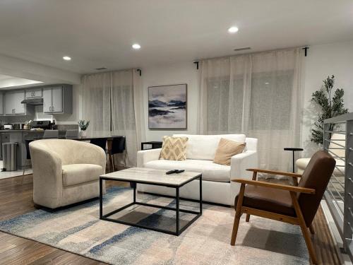 Lawndale House | Bay Breeze Hideaway