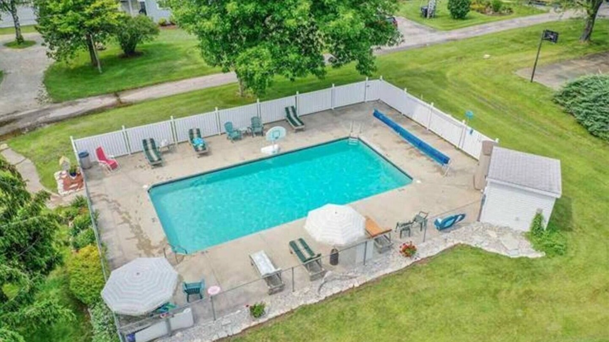 Sturgeon Bay House | Bay Cliff Cottage Retreat | A Southern Door County Retreat