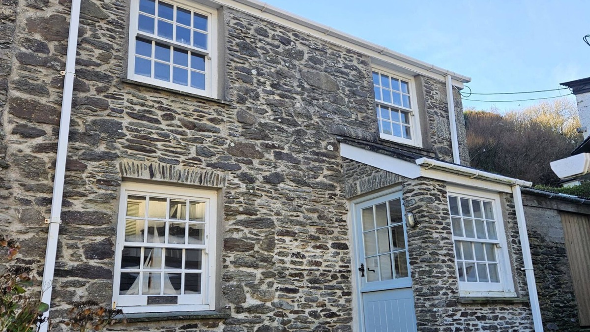 Portloe Cottage | Bay Cottage - a cottage that sleeps 6 guests in 3 bedrooms