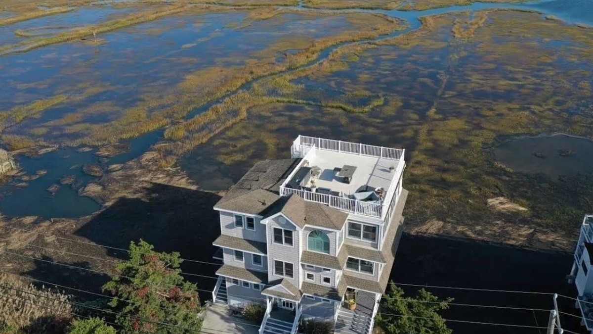 Goshen House | "Bay Dream" Avalon - 360 Views - Hot Tub - Roof Deck - Bike To Beach
