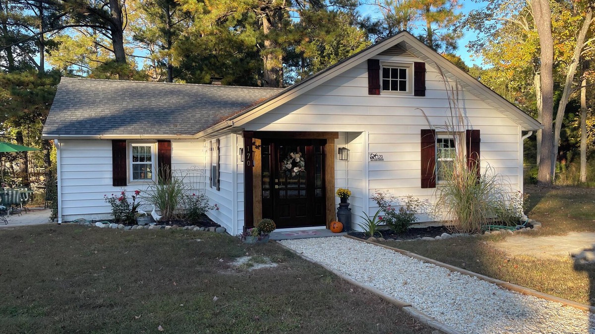 Mathews Cottage | Bay Dream Believer Cottage on Beautiful East River Waterfront