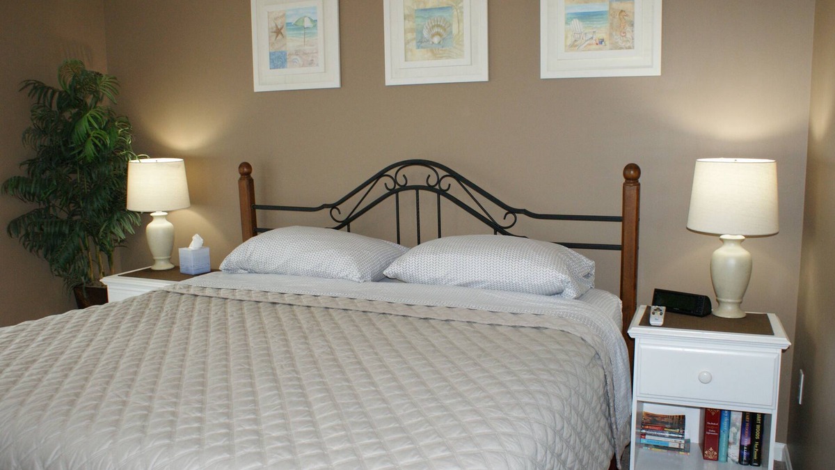Midtown Ocean City Condo | Bay Front Condo w/Pool One Block from the Beach!