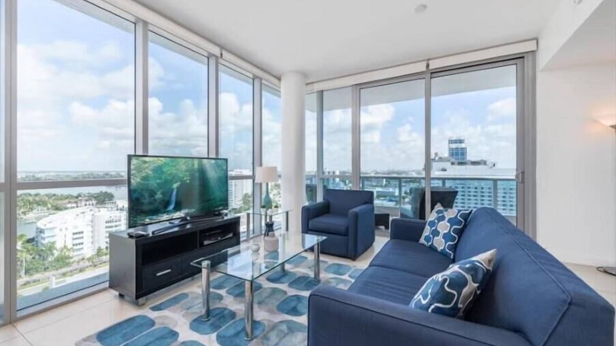 North Beach Apartment | Bay Front | Sweeping Bay Views | Upscale Amenities | Miami Beach