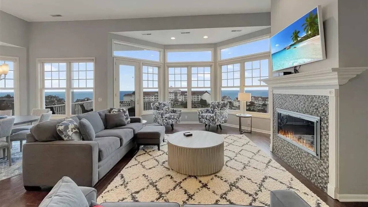 Bay Harbor Condo | Bay Harbor Condo in Gated Community. Lake Michigan Views, Golfing & Shopping!