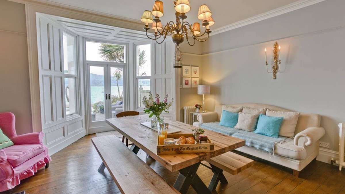 Beaumaris Apartment | Bay House - a coastal that sleeps 12 guests in 6 bedrooms