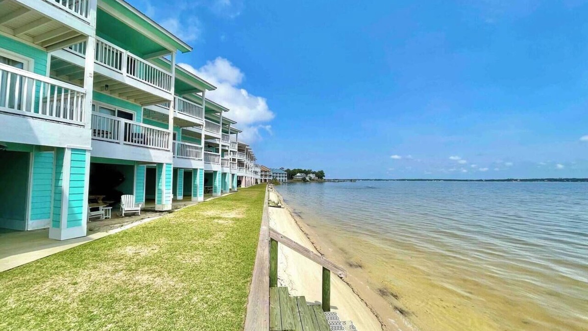 Innerarity Townhomes House | Bay Paradise: Paddle Boards, Kayaks, & Waterfront!