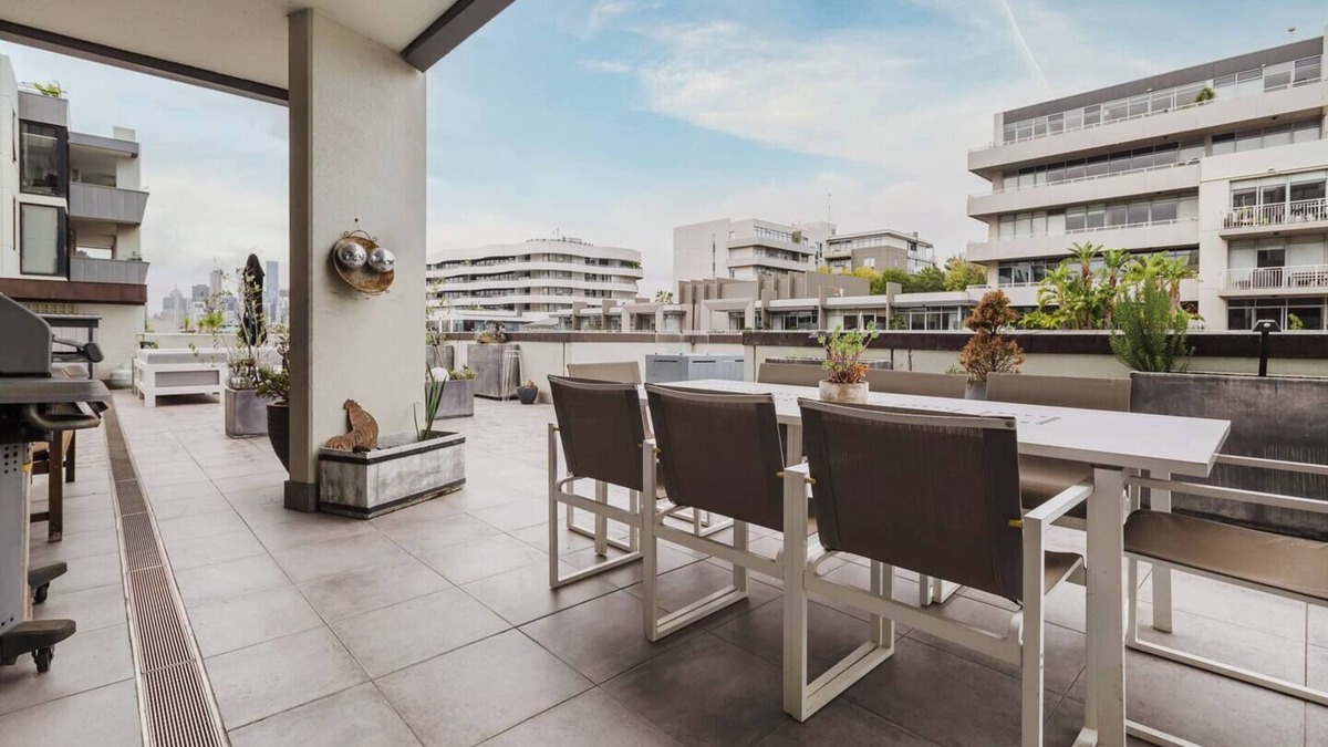 Port Melbourne Apartment | Bay Street Terrace Spacious Indoor Outdoor Design