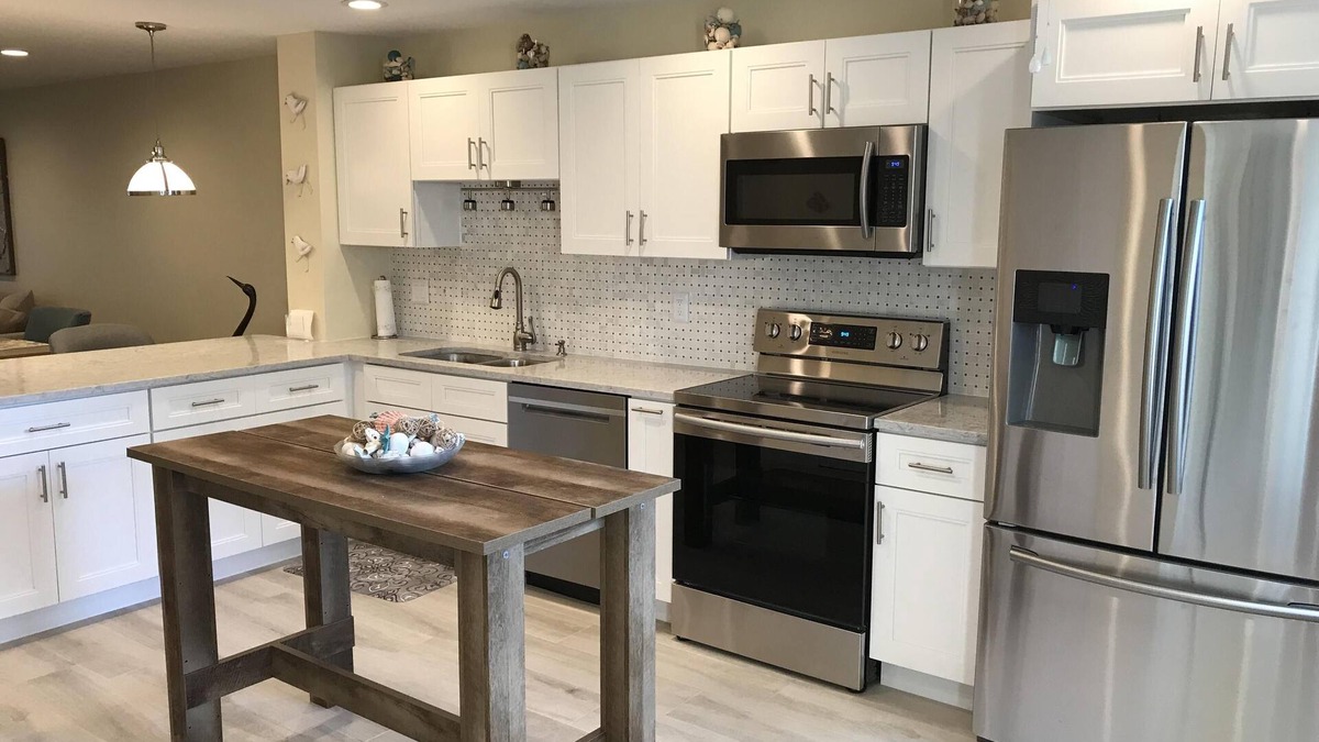 Siesta Key Condo | Bay to Beach Condo with a Cabana Full of Beach gear.