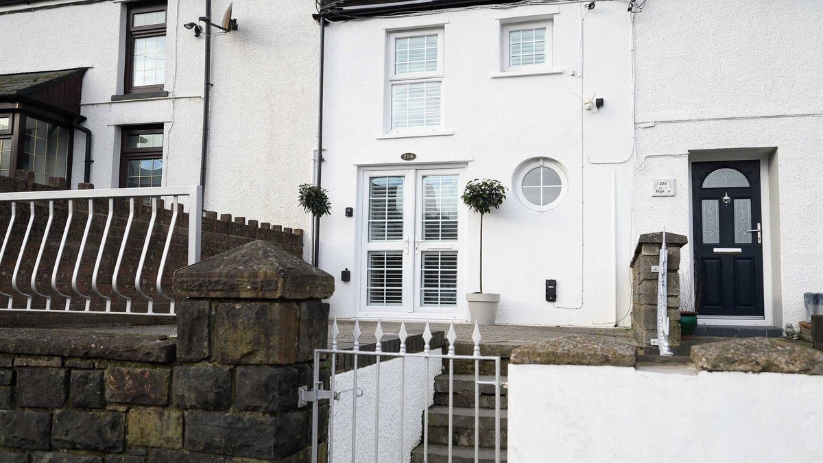 Cymmer House | Bay Tree Cottage Rhondda Valley by StayStaycations