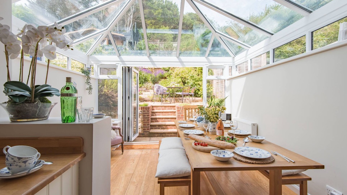 Folkestone Cottage | Bay View - a holiday let by Bloom Stays that sleeps 5 guests in 3 bedrooms