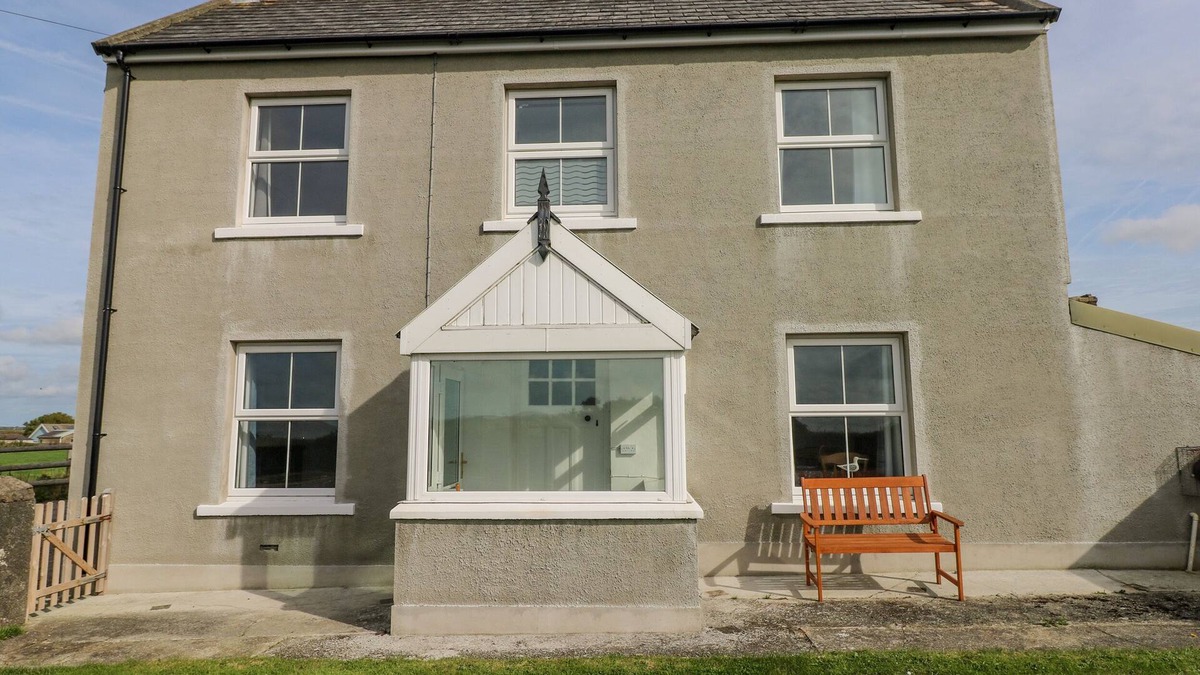 Penycwm Cottage | BAY VIEW FARMHOUSE, family friendly, with a garden in Solva