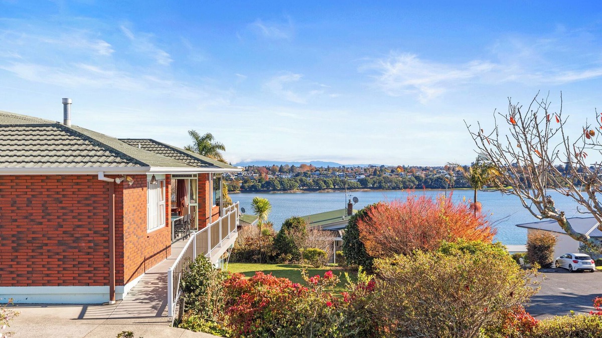 Maungatapu House | Bay View Gardens - Tauranga Holiday Home