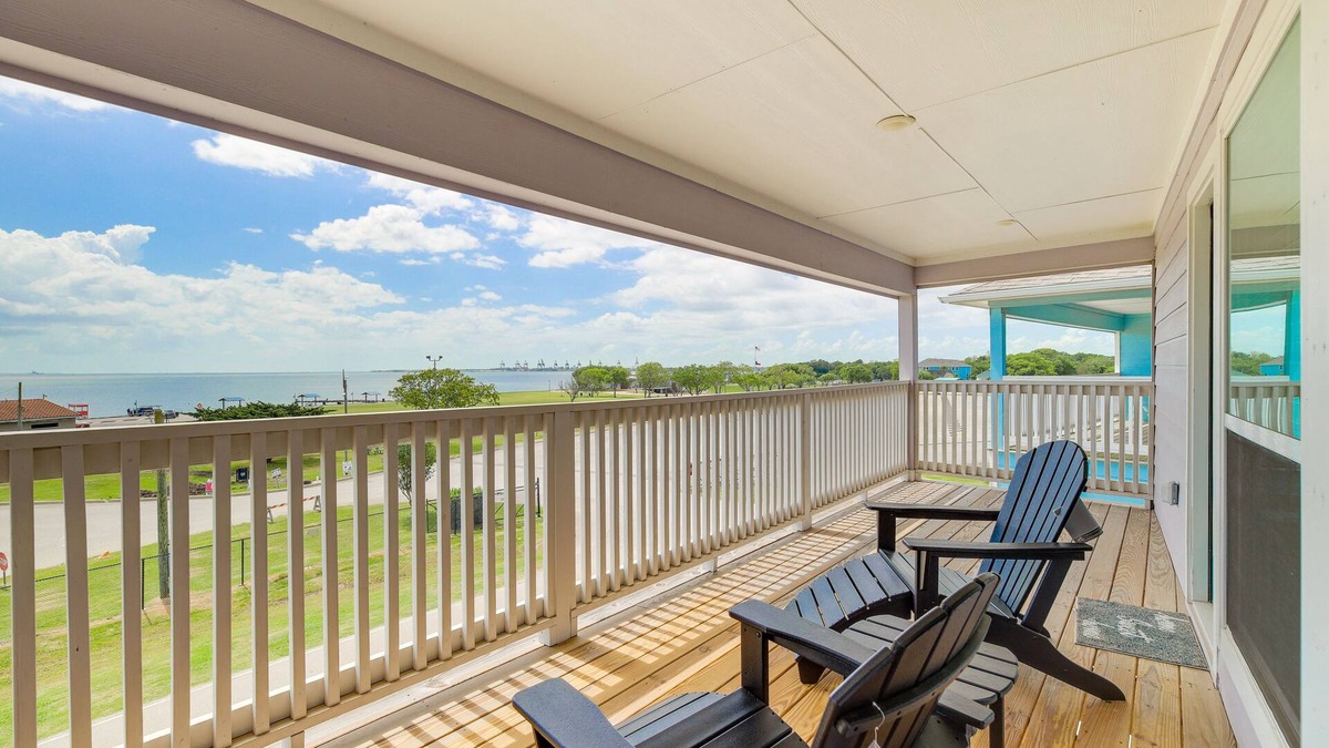La Porte House | Bay-View La Porte Home Rental: Steps to Beach!