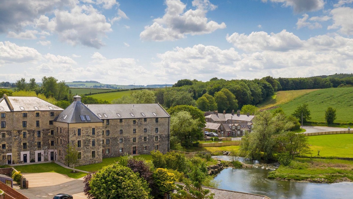 Waren Mill Apartment | BAY VIEW, luxury holiday cottage, with a garden in Bamburgh