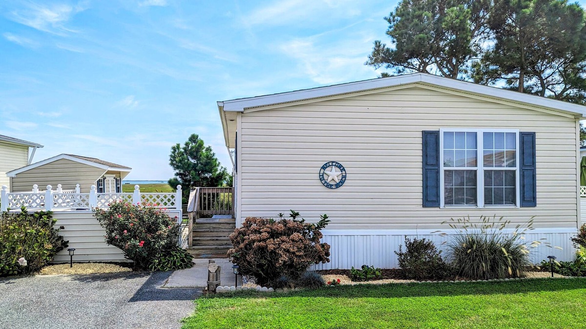 Assateague Pointe House | Bay-view manufactured retreat 2 pools, basketball & volleyball courts
