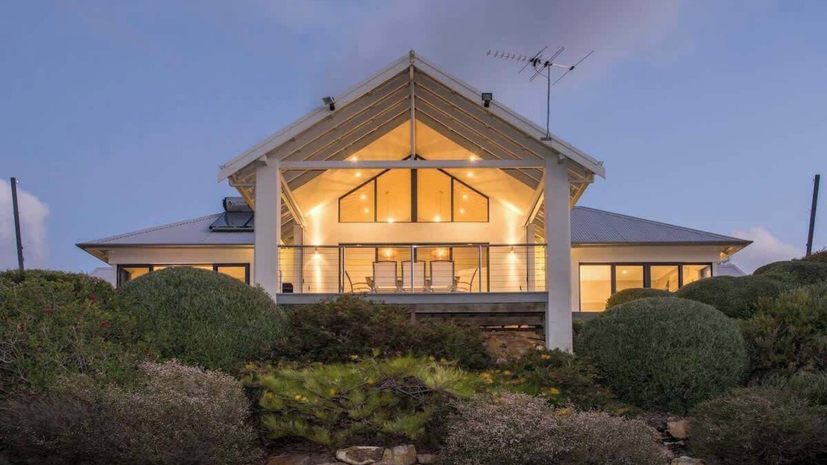 Eagle Bay House | Bay Views, Eagle Bay