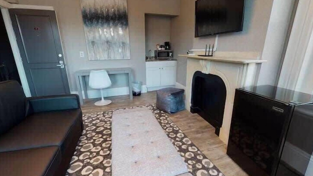 Bay Village Apartment | Bay Village, Walk Everywhere Sleeps 3