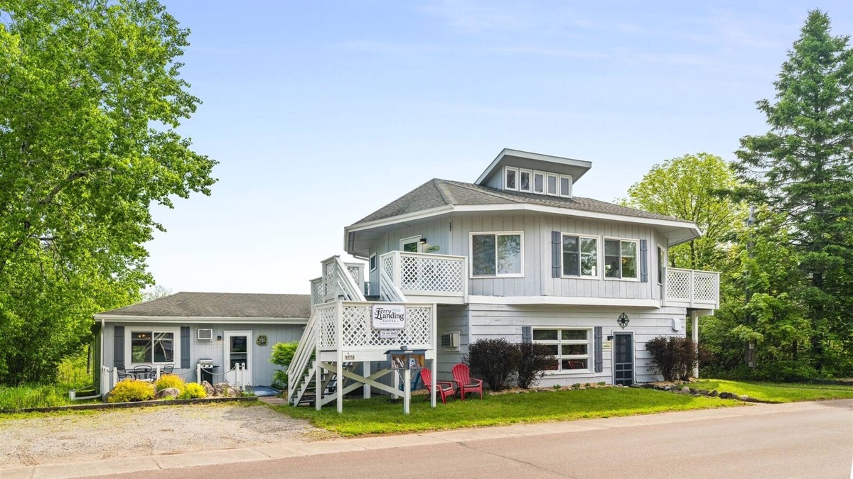 La Pointe Apartment | Bayfield Suite at Ferry Landing Suites in Downtown La Pointe