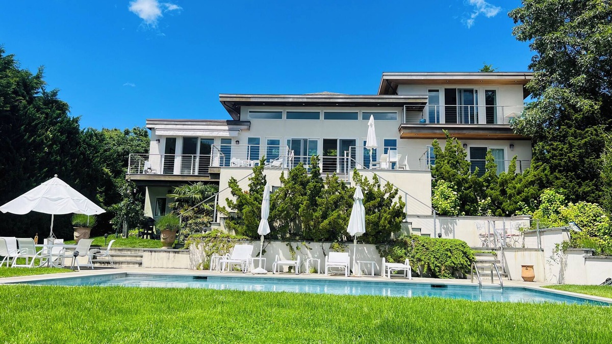 Hampton Bays House | Bayfront 5 bedrooms family home. Panoramic sea view from all rooms