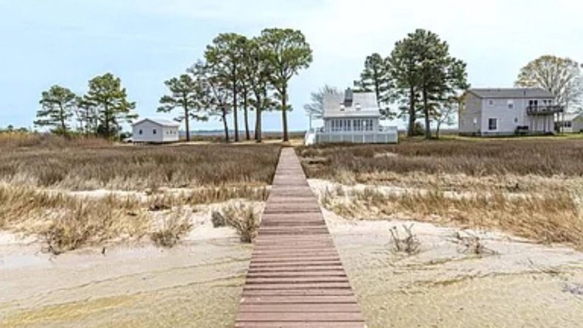 Frenchtown-Rumbly House | Bayfront Beauty with Beach and Boatslip!