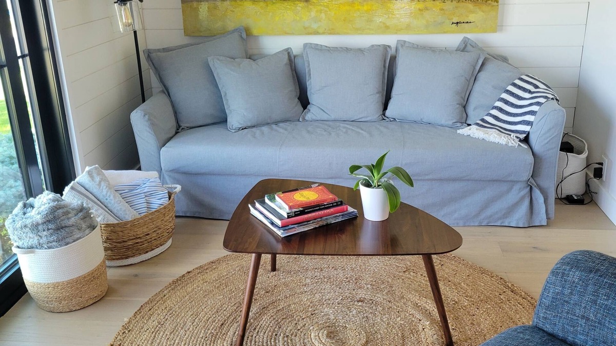 Rossmore House | Bayfront Cottage located on The Bay Of Quinte in Prince Edward County