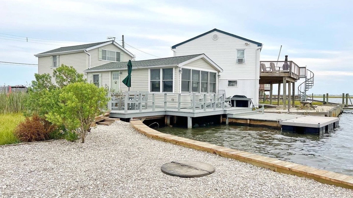 Mud City House | Bayfront House in Manahawkin near LBI - we prefer Friday to Fri weekly rentals