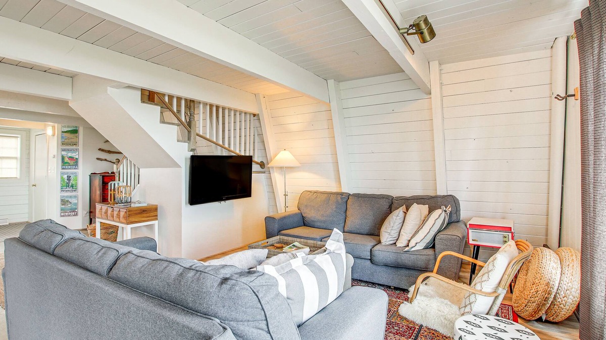 Kewaunee County Cabin | Bayfront Luxemburg Cabin Rental w/Private Beach!