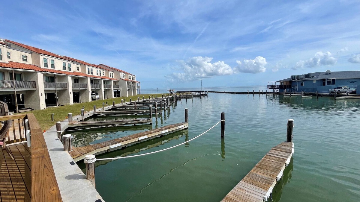 Harbor Oaks Condo | Bayfront Paradise with Private Boat Slip