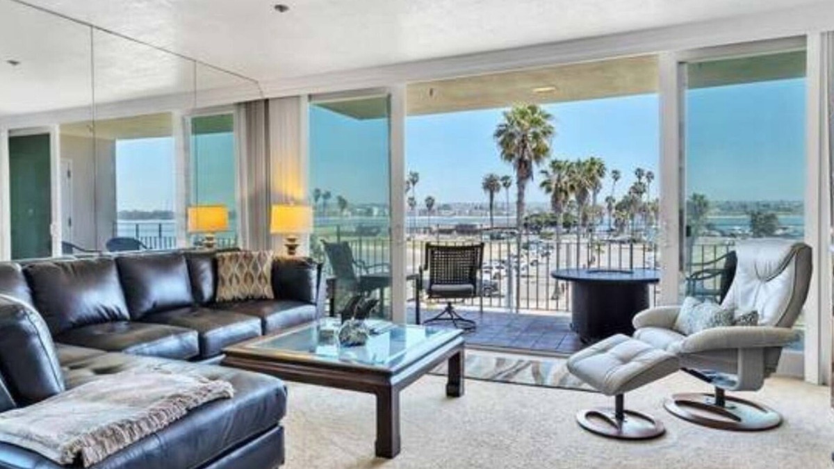 San Diego Condo | Bayfront Perfectly located 2bdrm 1 Parking spot with lots of free parking nearby