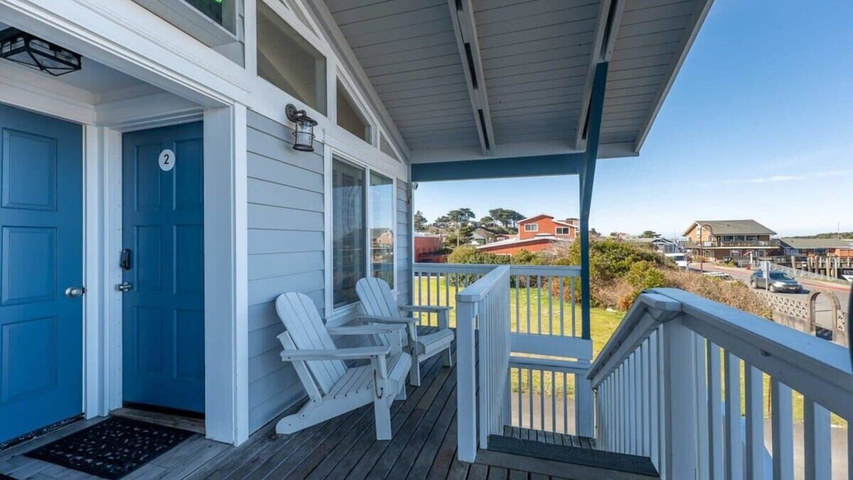 Bandon House | Bayfront Queen | Bandon Marina Inn