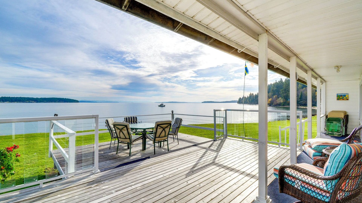 Port Hadlock House | Bayfront Port Hadlock Retreat w/Grill & Deck!