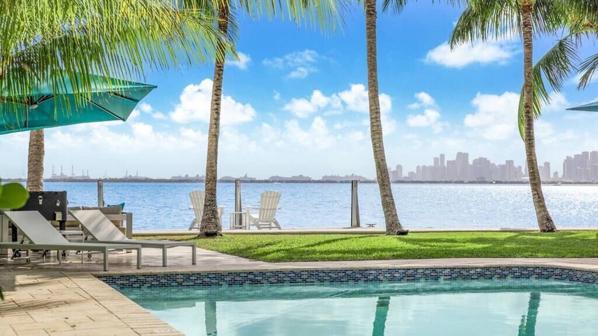 Seybold Villa | Bayfront Villa Heated Pool Amazing Views and Beach Access