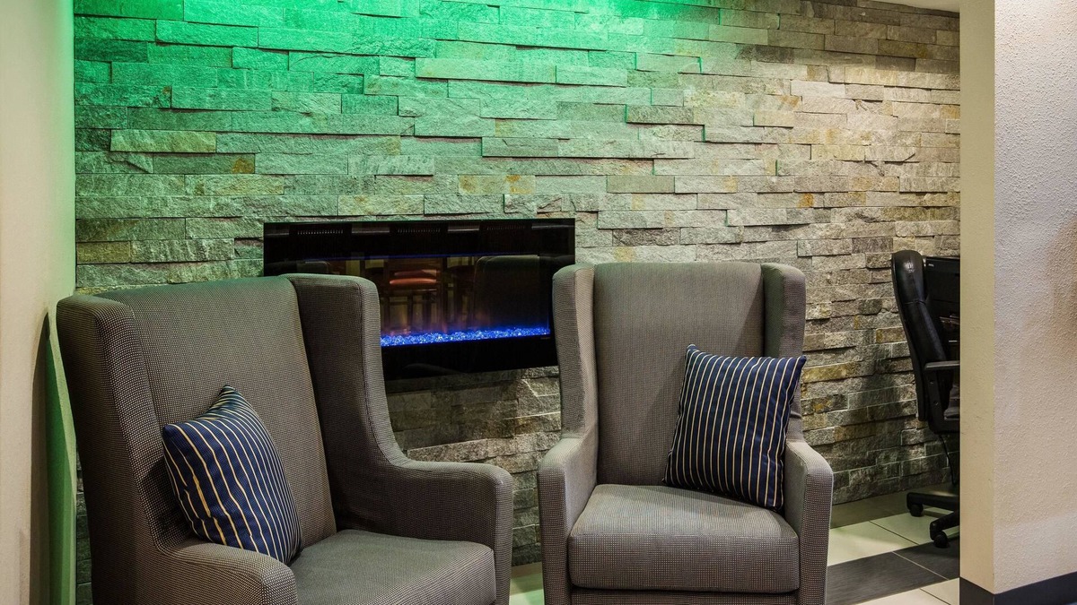 Southwest Area Hotel | Baymont by Wyndham Cedar Rapids