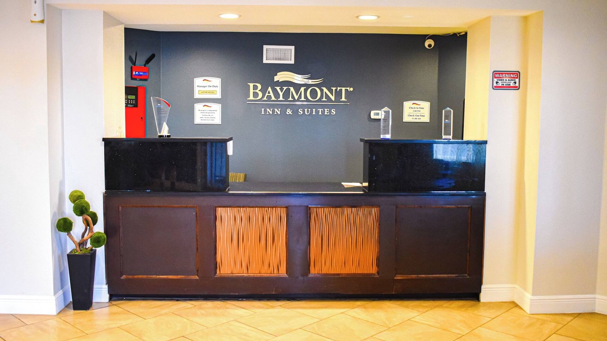 Midland Hotel | Baymont by Wyndham Midland Center