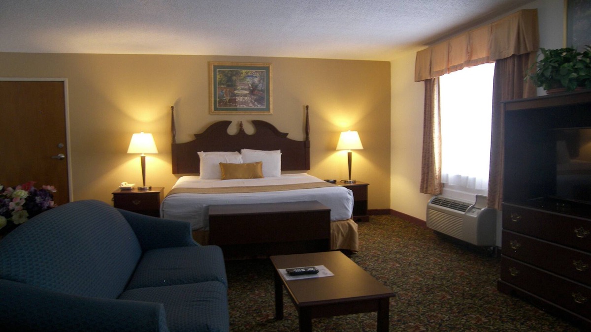 Mount Vernon Hotel | Baymont by Wyndham Mount Vernon Renfro Valley