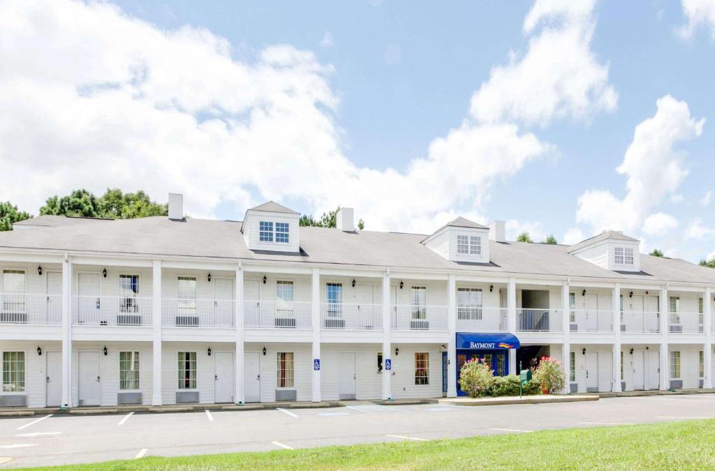 Ozark Hotel | Baymont by Wyndham Ozark