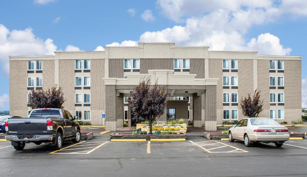 Dunmore Hotel | Baymont by Wyndham Scranton Dunmore