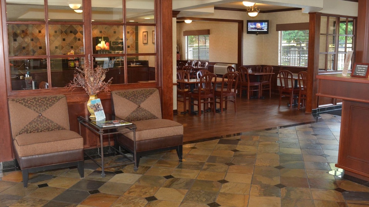 Buena Hotel | Baymont by Wyndham Yakima Riverfront