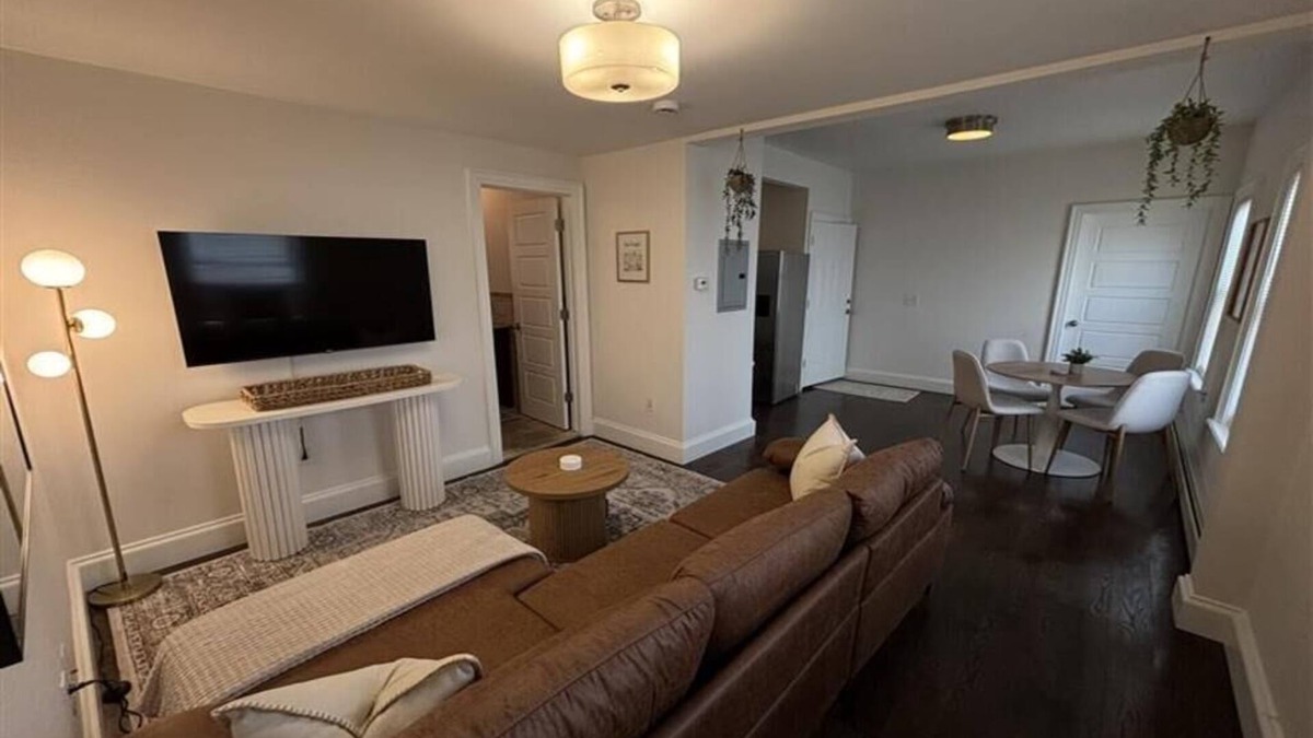 Bayonne Apartment | Bayonne 2BR: 15 Min to NYC, Pets OK, Parking Available