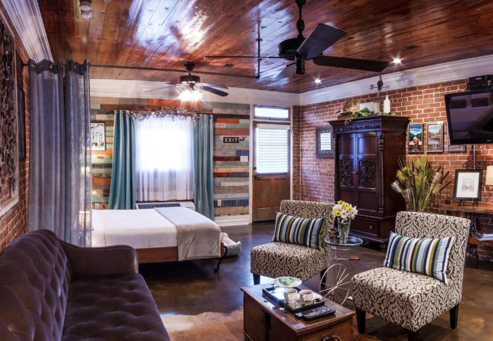 New Iberia Ski Chalet | Bayou Chateau