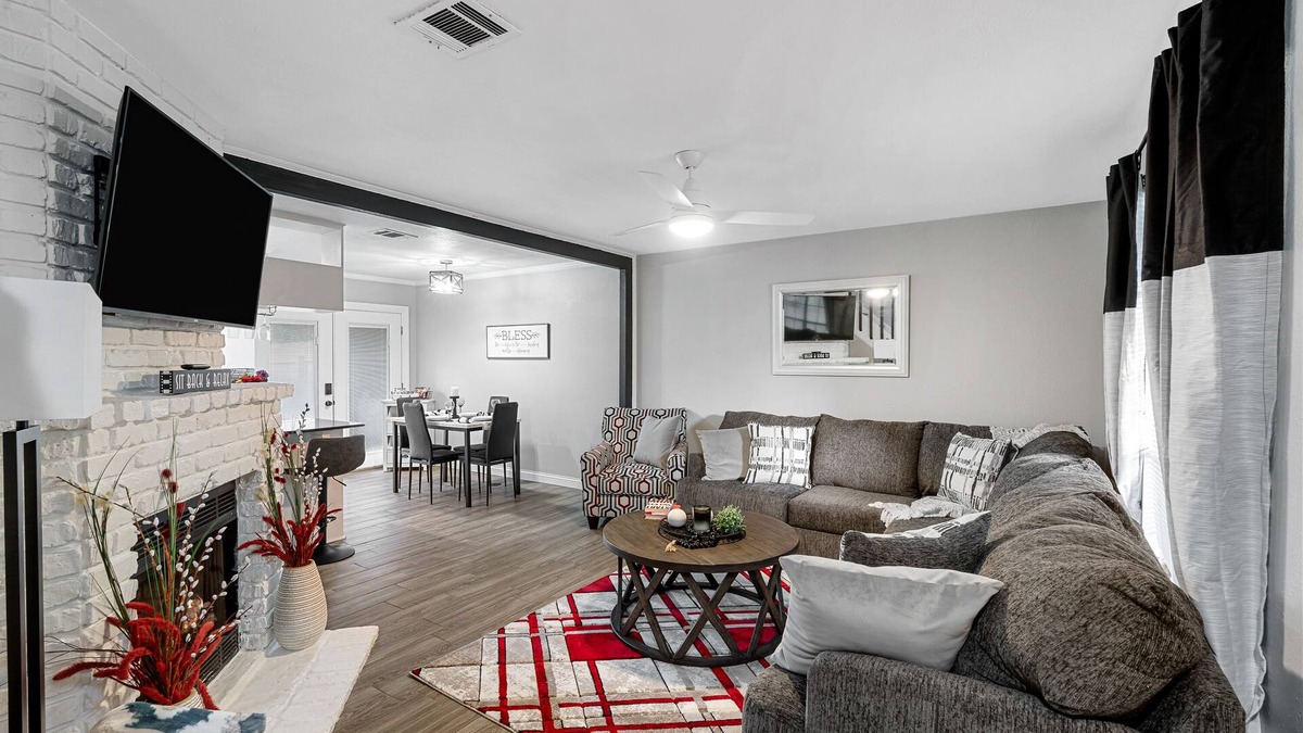 Broadmoor House | Bayou Getaway - Gated townhome w/King Bed