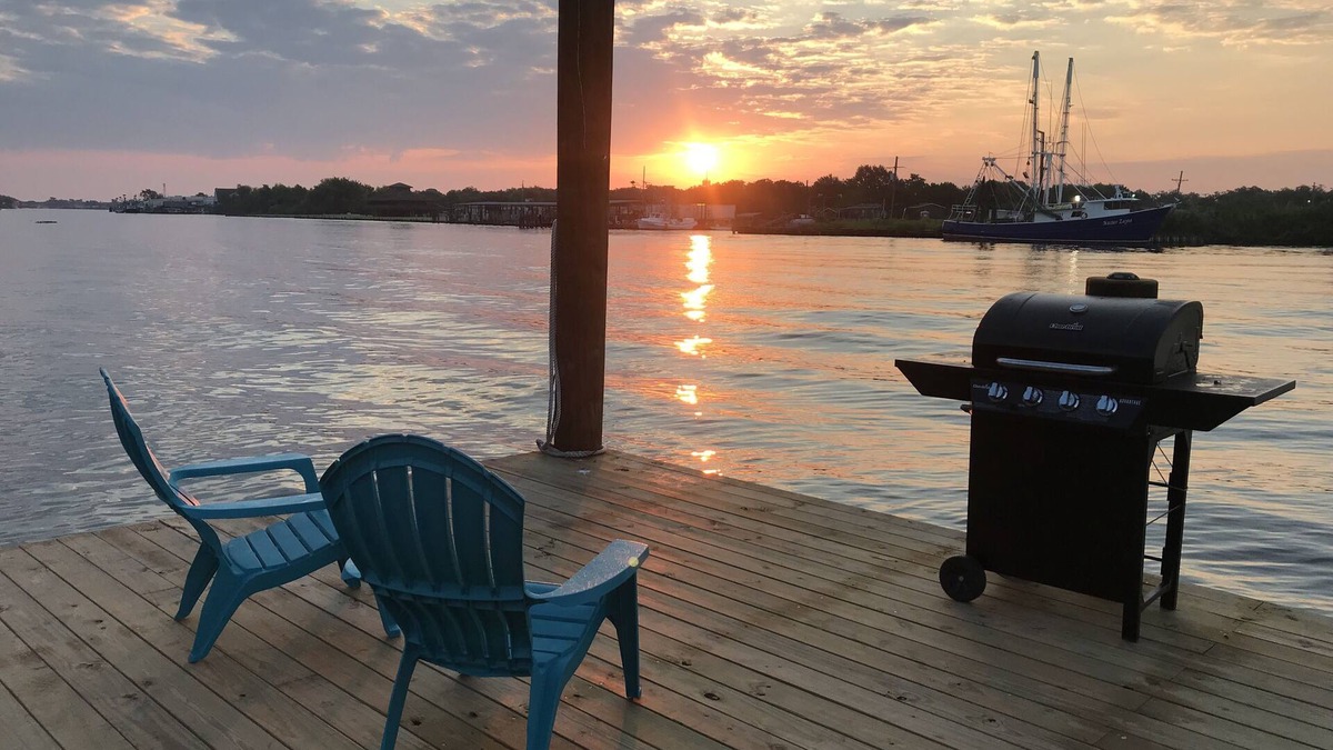 Barataria House | Bayou Life Lodging, Charter Fishing, Ecotourism. Only 25 miles to French Quarter