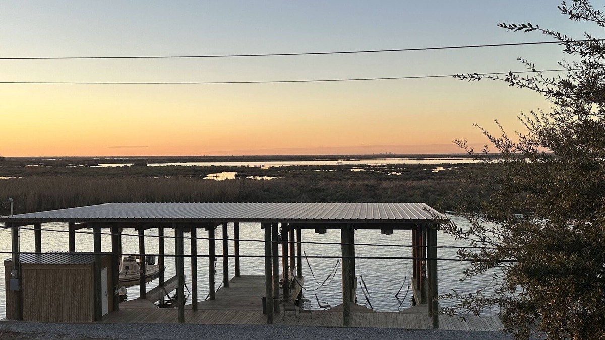 Braithwaite House | Bayou Paradise Lodge 3bed 2Bath Bunk Delacroix Fish Camp sleep 2-24 w/cargo lift