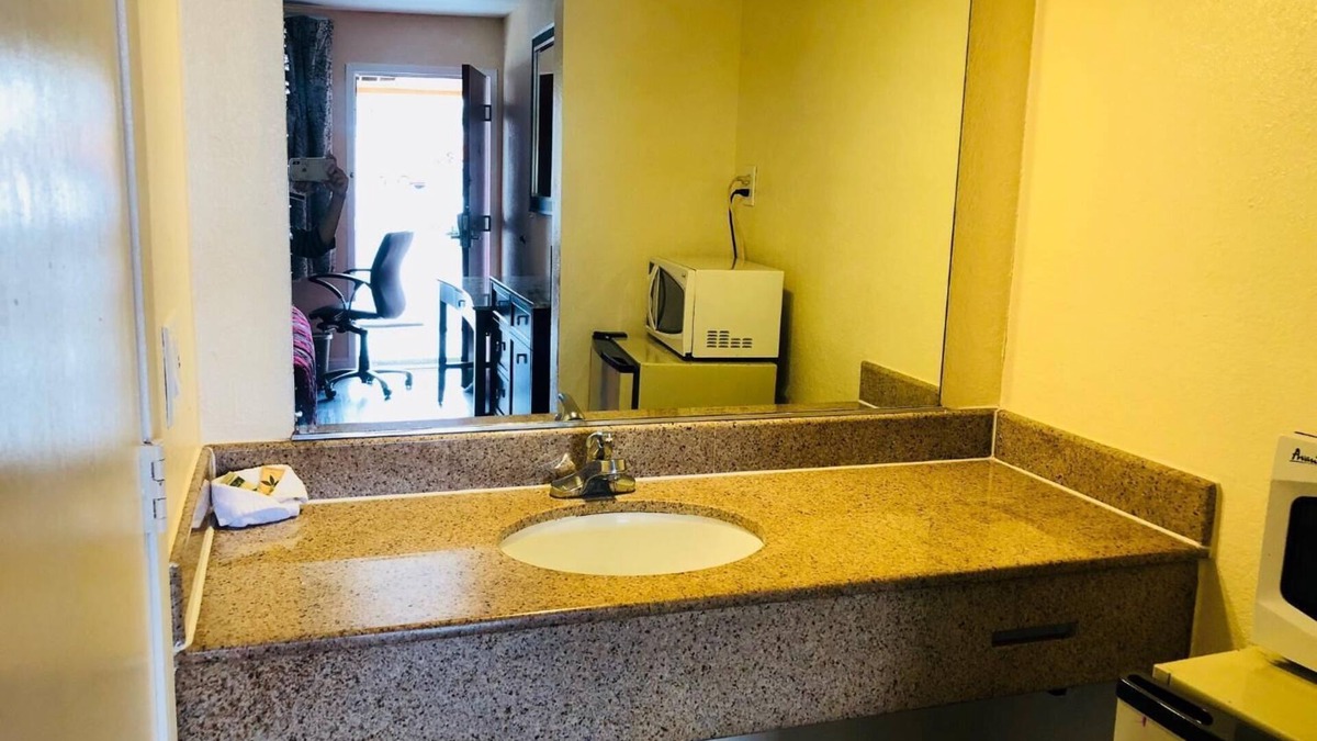Berryessa Hotel | Bayshore Inn