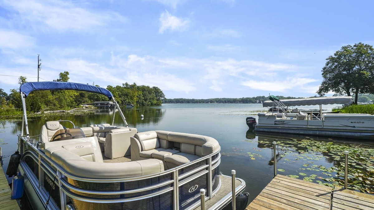Browns Lake House | Bayside Beach House, Hot tub, Sauna, EV charger